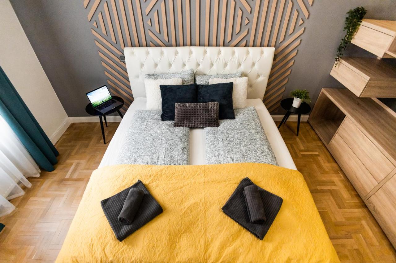 Deluxe Quentin Home Next To The Fashion Street — Photos 1